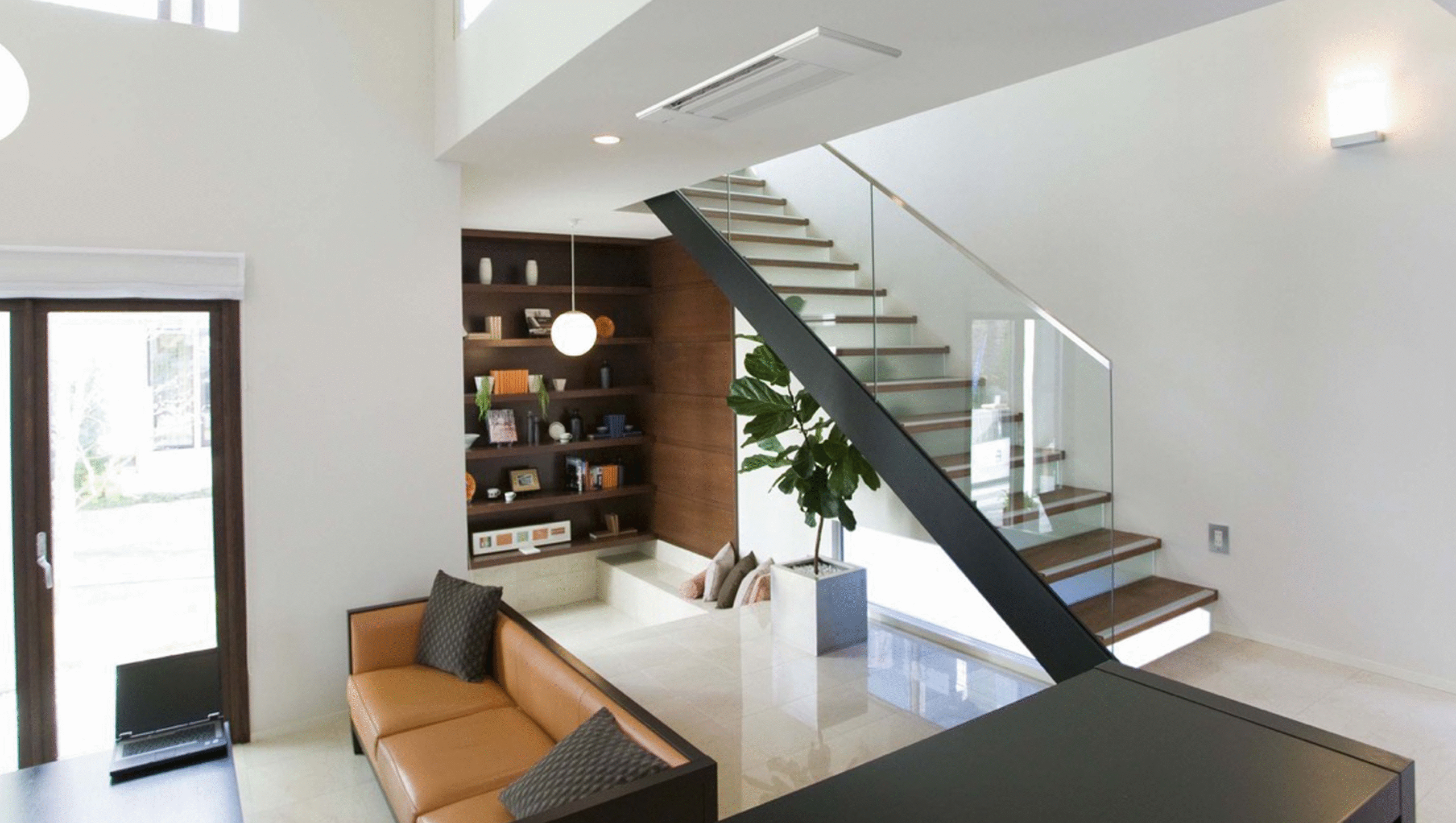 ME_MLZ_EZ-FIT_Lifestyle_Expanded